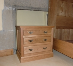Solid Oak  Bedside Drawer Unit